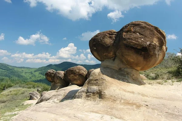 romania growing stones or trovants